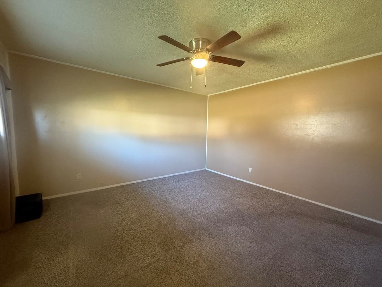 1003 Burlington St - Photo 2 of 9