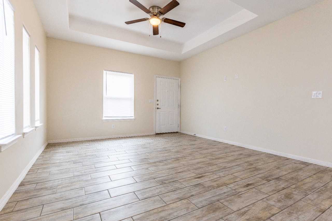 1601 W Powell St - Photo 3 of 11