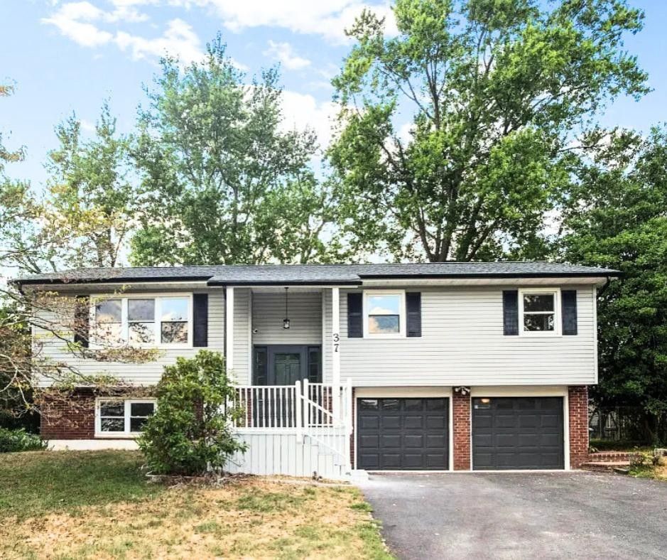37 Cory Dr - Photo 2 of 10