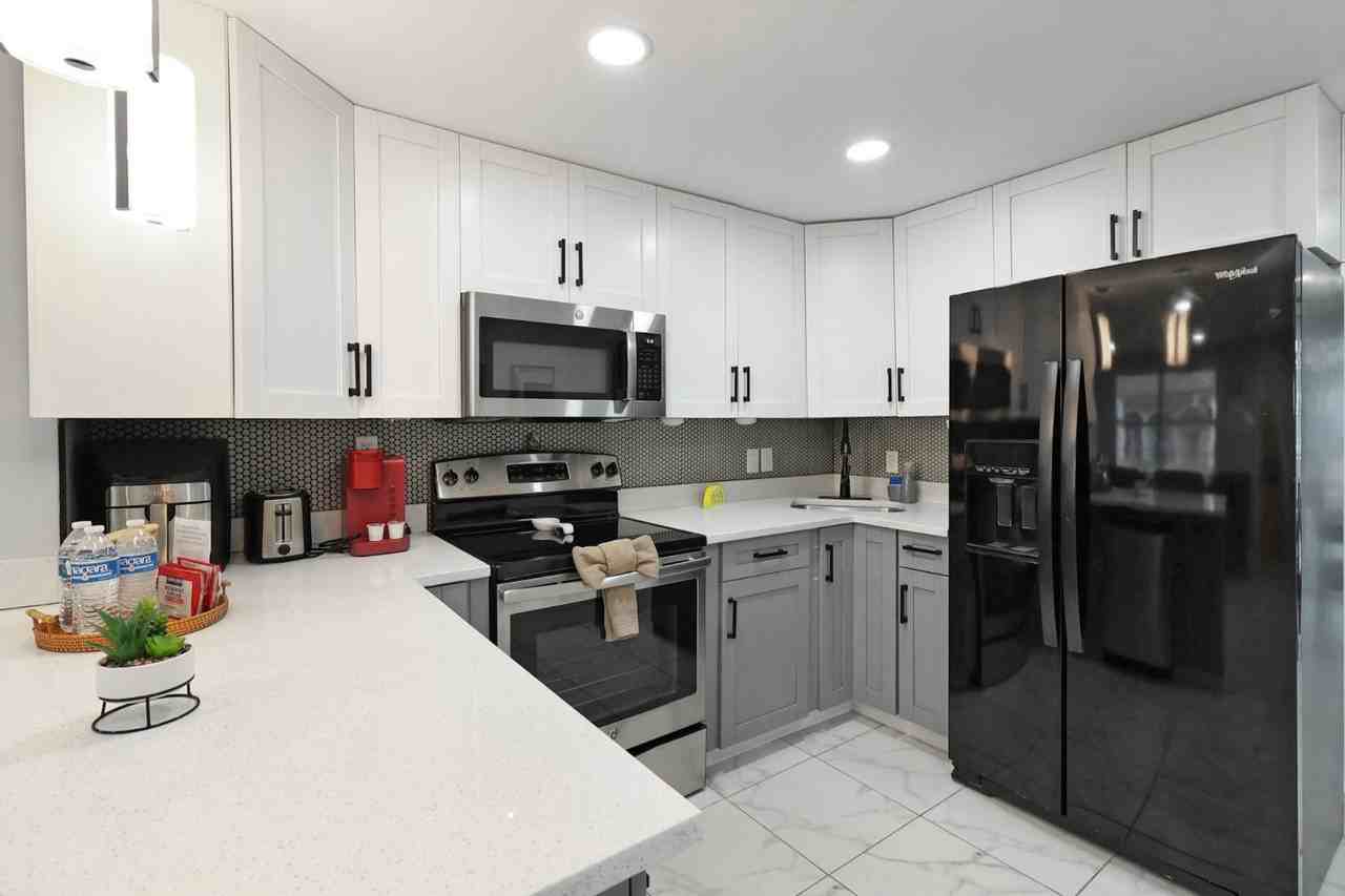 13800 Judy Ave - Photo 2 of 11