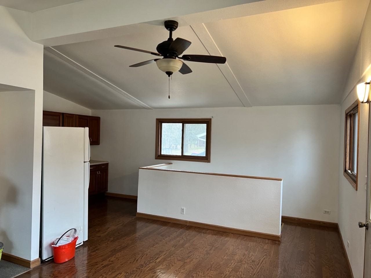 630 N Dewey Ave - Photo 2 of 6