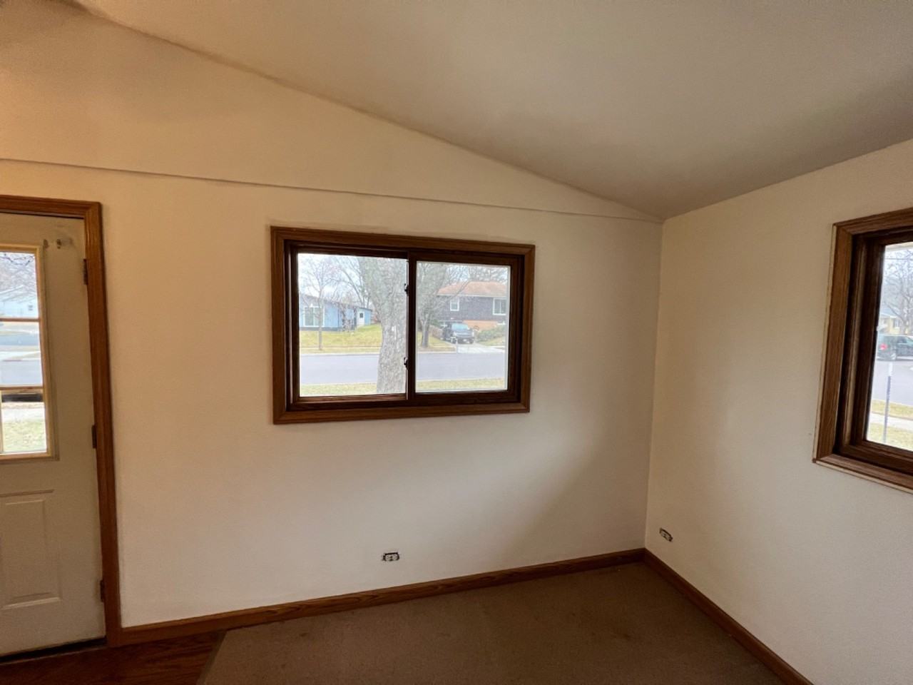 630 N Dewey Ave - Photo 4 of 6