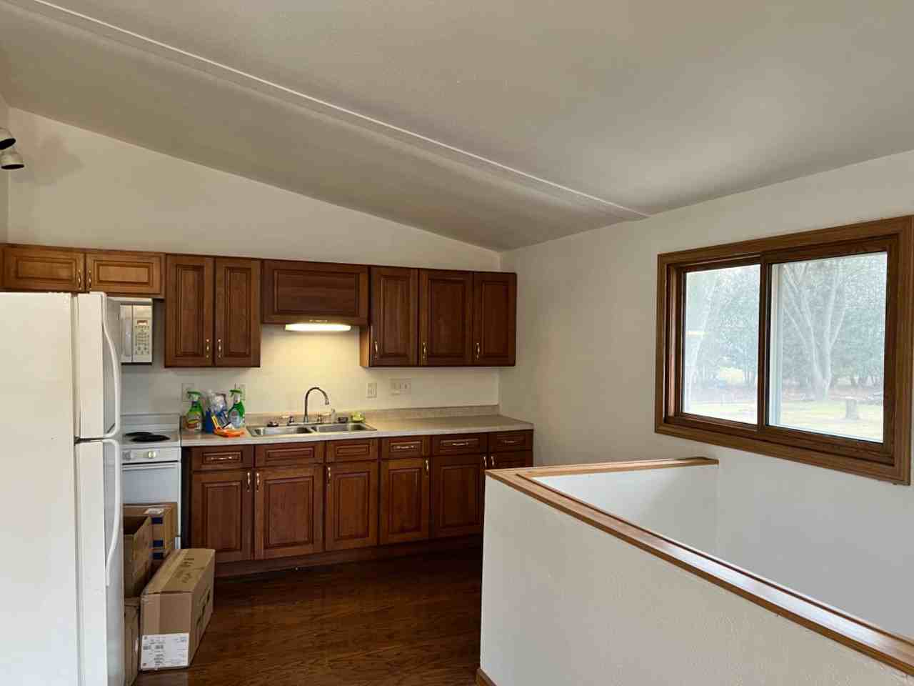 630 N Dewey Ave - Photo 5 of 6