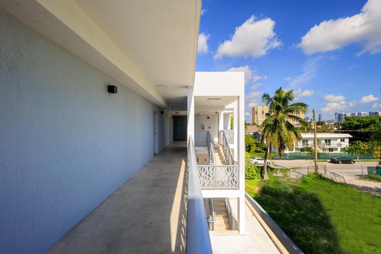 726 NW 3 ST - Photo 3 of 9