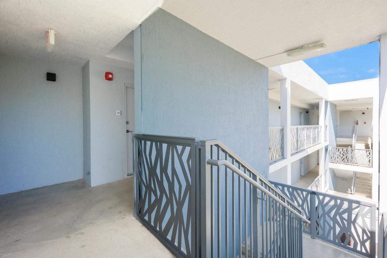 726 NW 3 ST - Photo 4 of 9