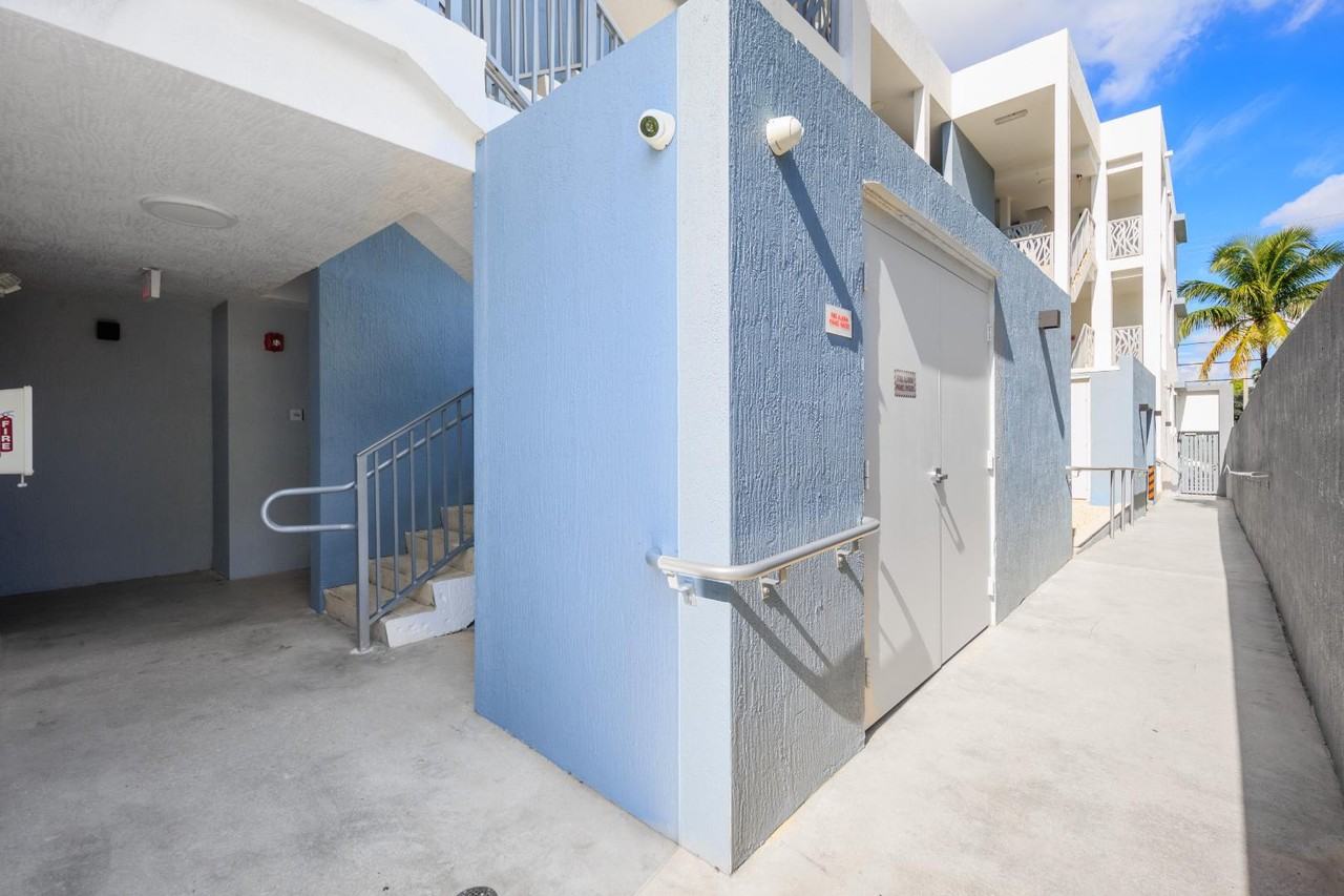 726 NW 3 ST - Photo 5 of 9