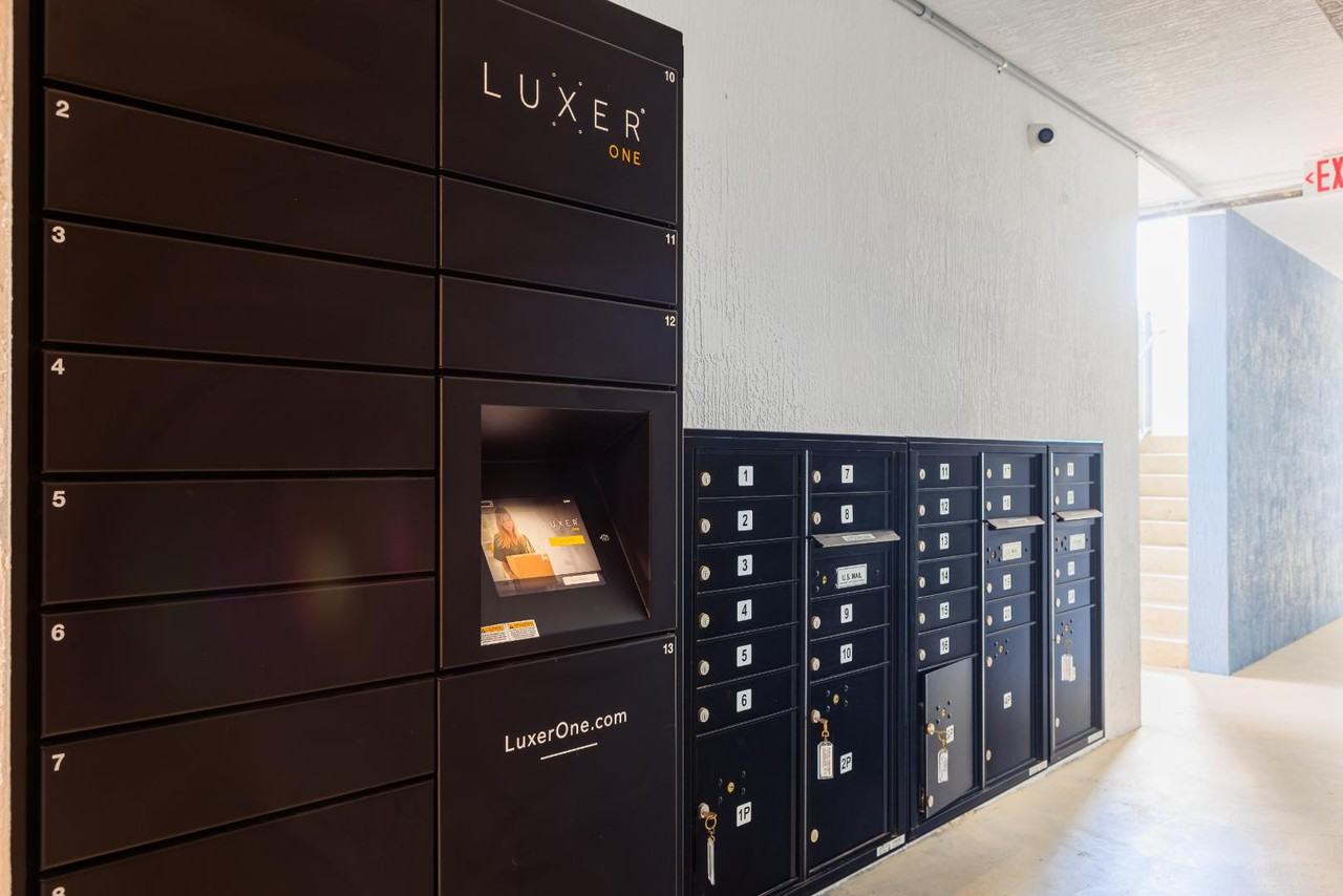 726 NW 3 ST - Photo 6 of 9