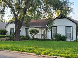 featured image of 3325 Tampa St
