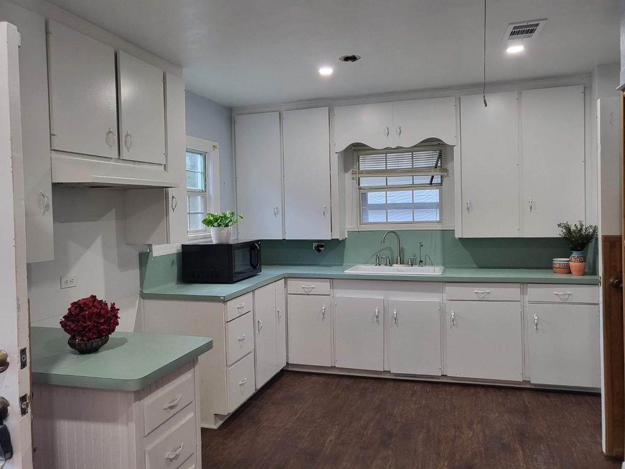 3325 Tampa - Photo 3 of 4