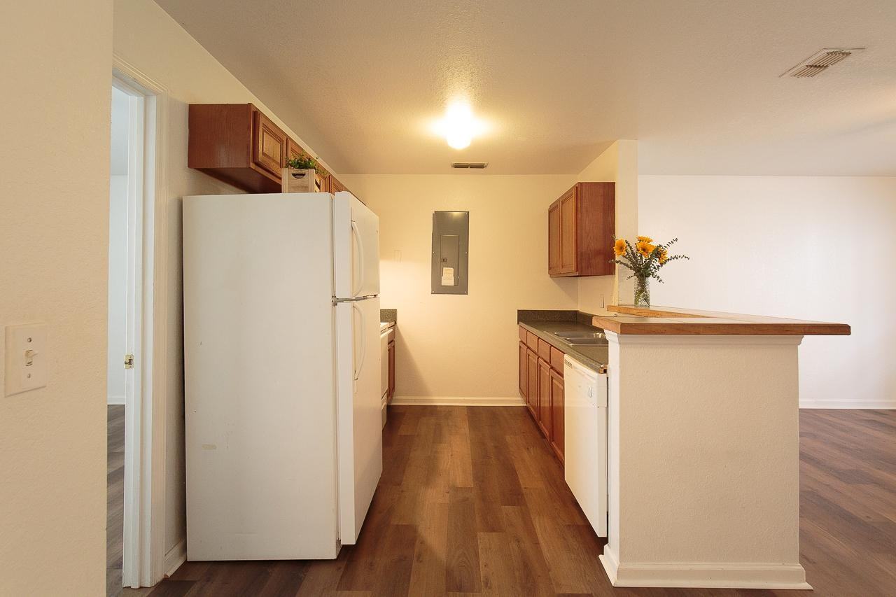 726 West Georgia Street - Photo 3 of 10