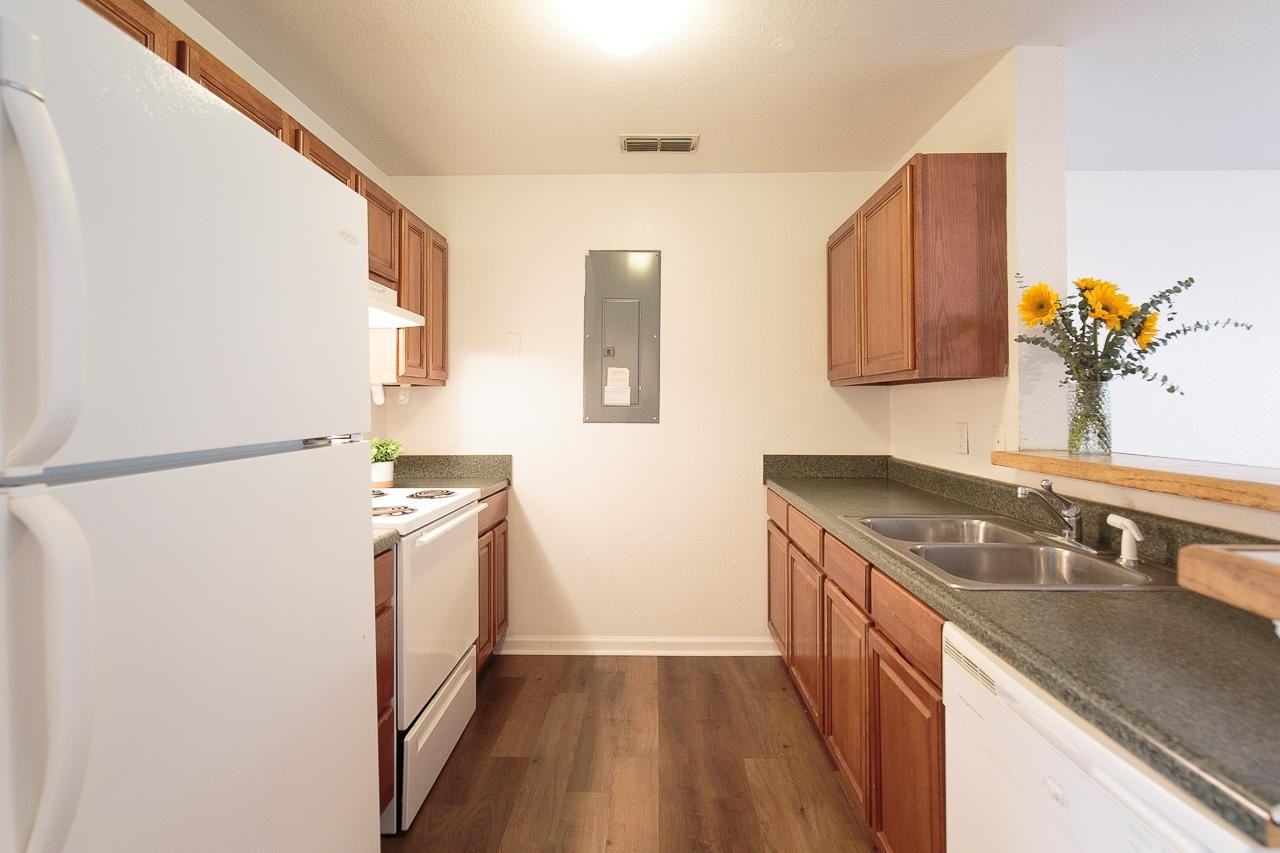 726 West Georgia Street - Photo 4 of 10