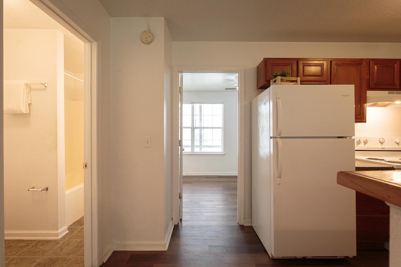 726 West Georgia Street - Photo 7 of 10