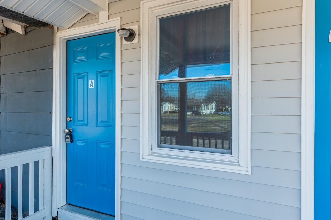 407 N 3 1/2 Ave - Photo 2 of 3