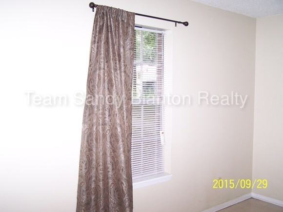 5404 E Shore Dr - Photo 2 of 2