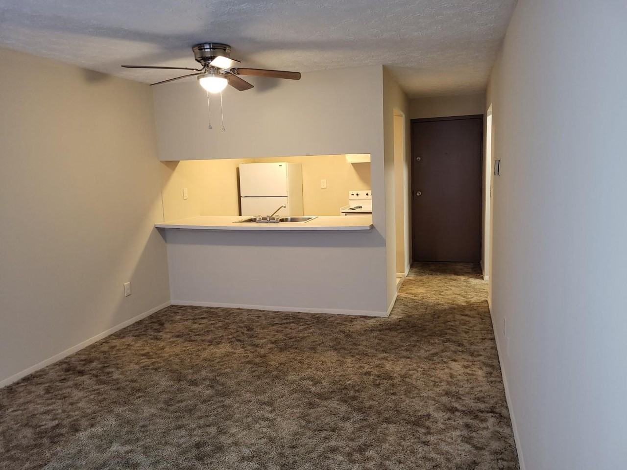 895 Ohio Pike - Photo 2 of 14