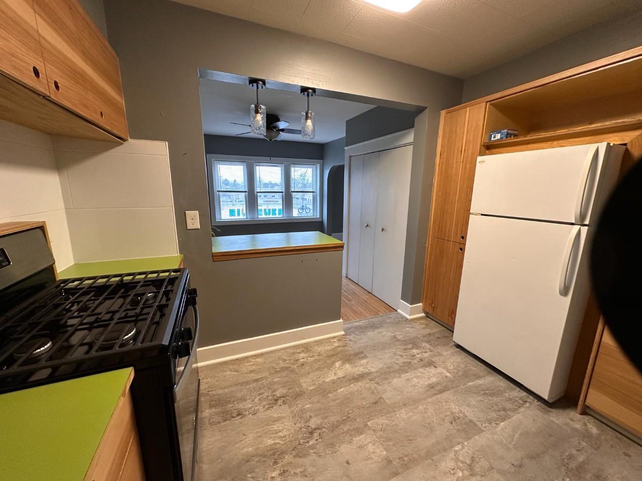 705 E Center St - Photo 4 of 7