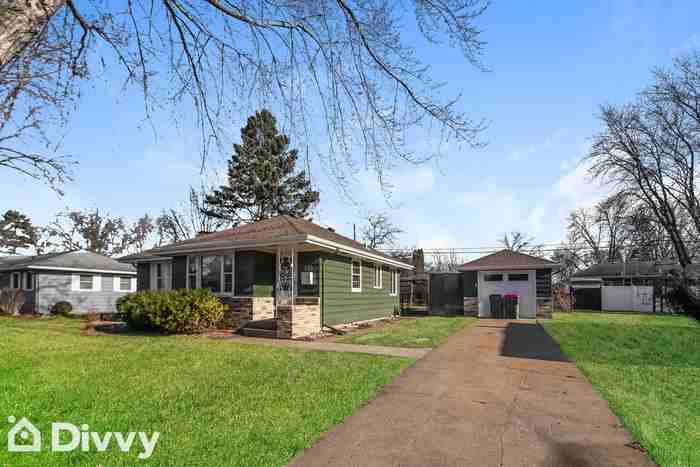 920 Cypress St S - Photo 3 of 21