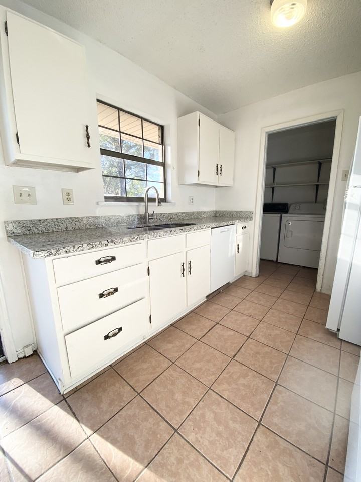 401 Strasbourg Dr #NA - Photo 4 of 11