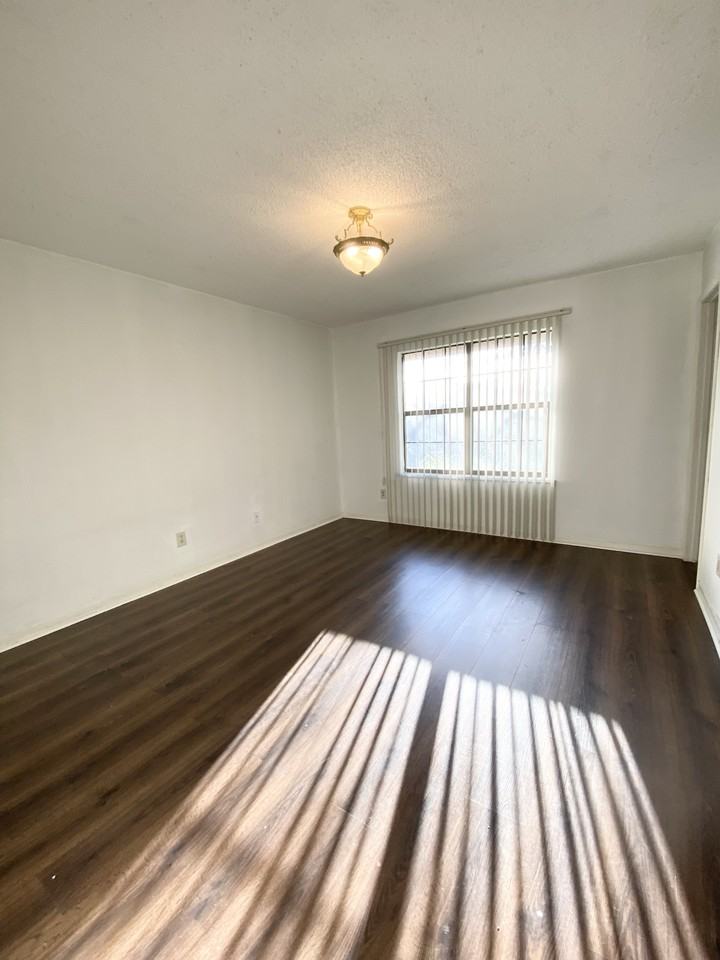 401 Strasbourg Dr #NA - Photo 7 of 11