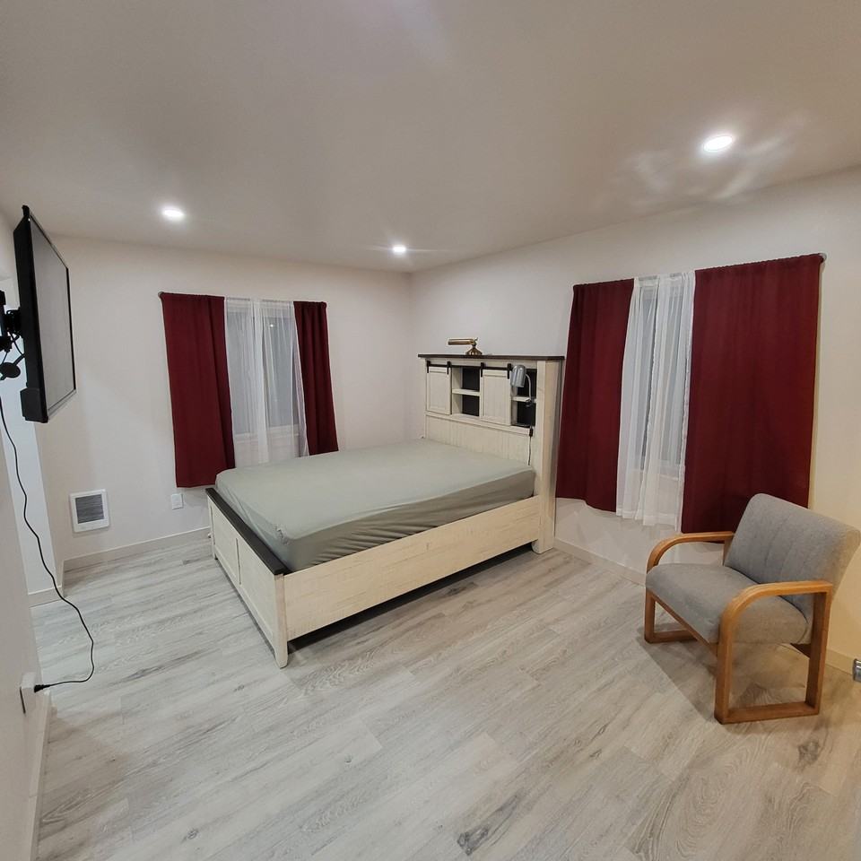 406 3rd St #5 - Photo 2 of 13