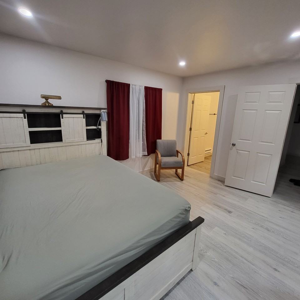 406 3rd St #5 - Photo 3 of 13