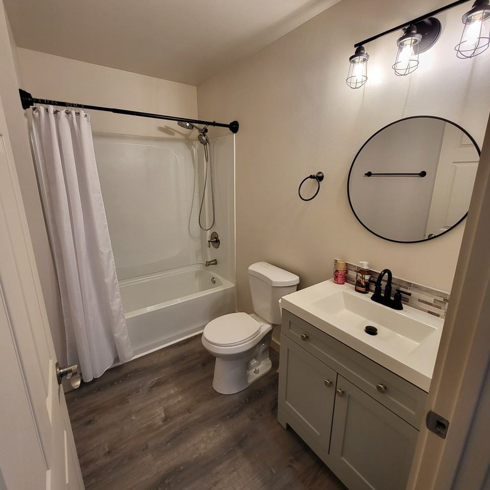 406 3rd St #5 - Photo 5 of 13