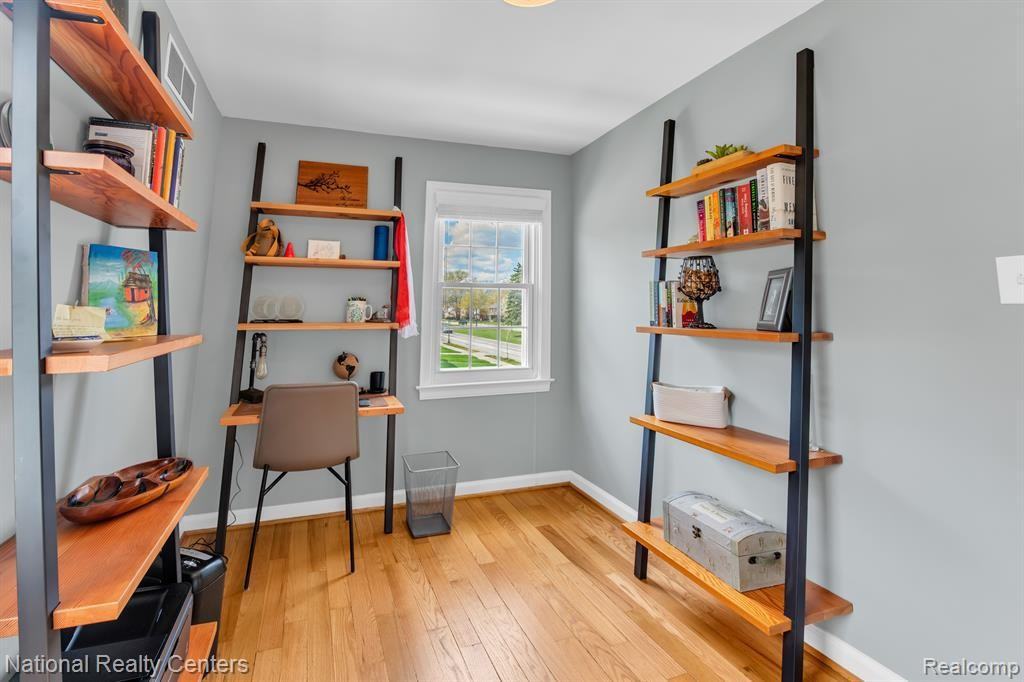 1600 E 4th St #NA - Photo 5 of 11