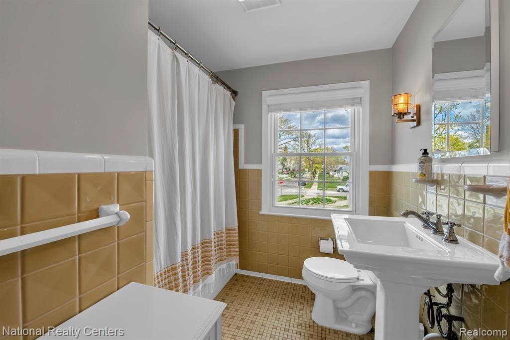 1600 E 4th St #NA - Photo 7 of 11