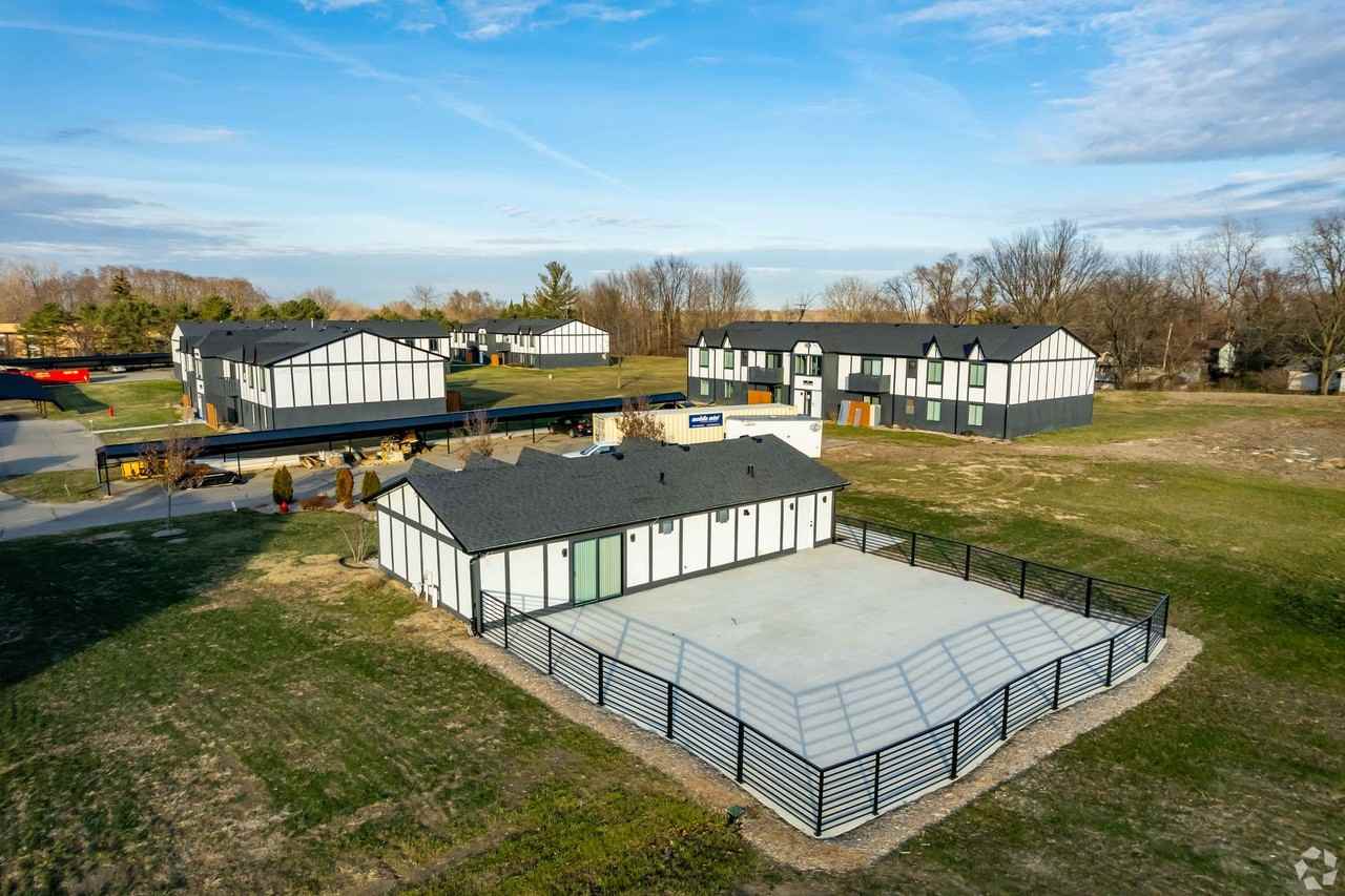 The LUX off Linden - Photo 4 of 50