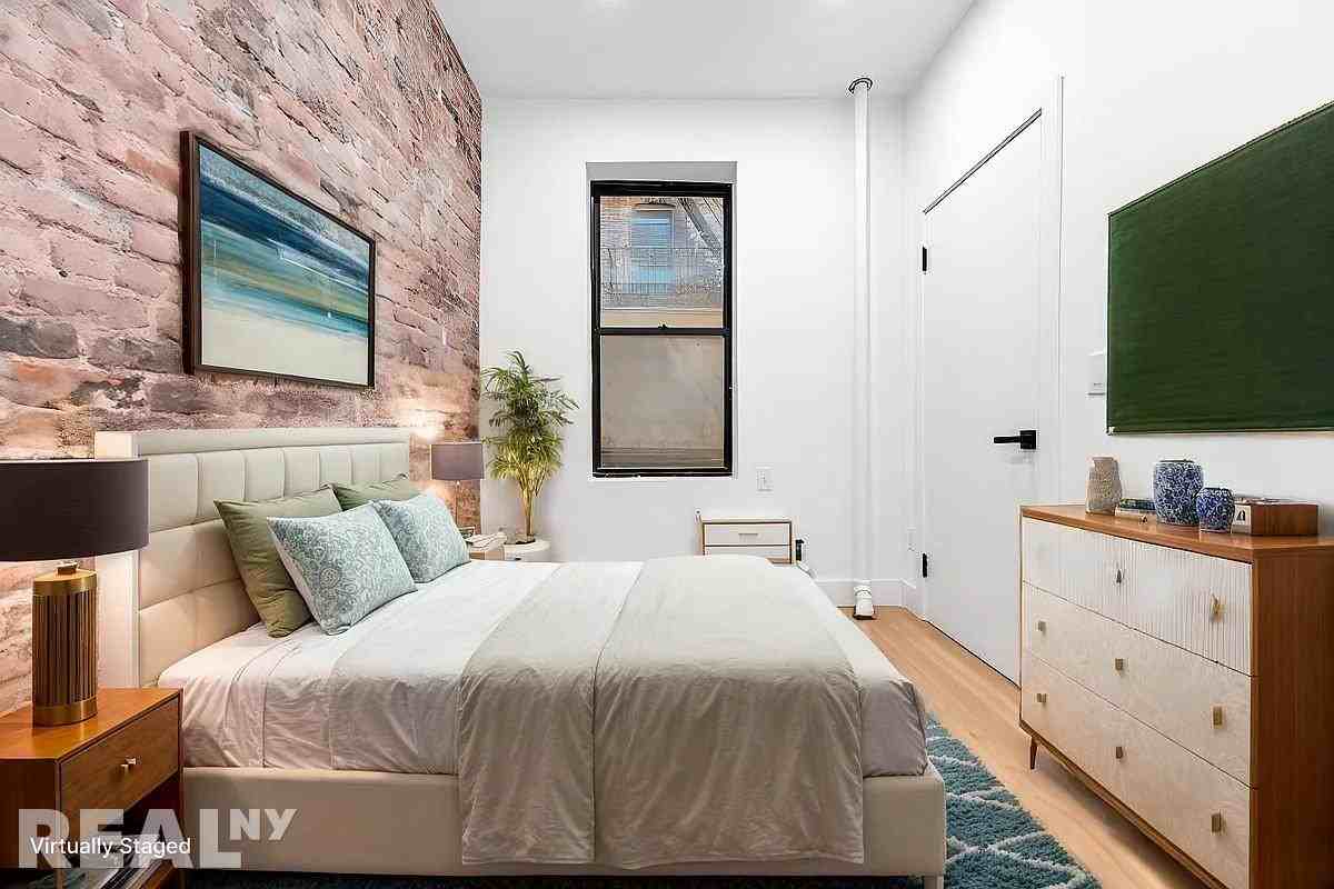 Bedford St #24 - Photo 3 of 5