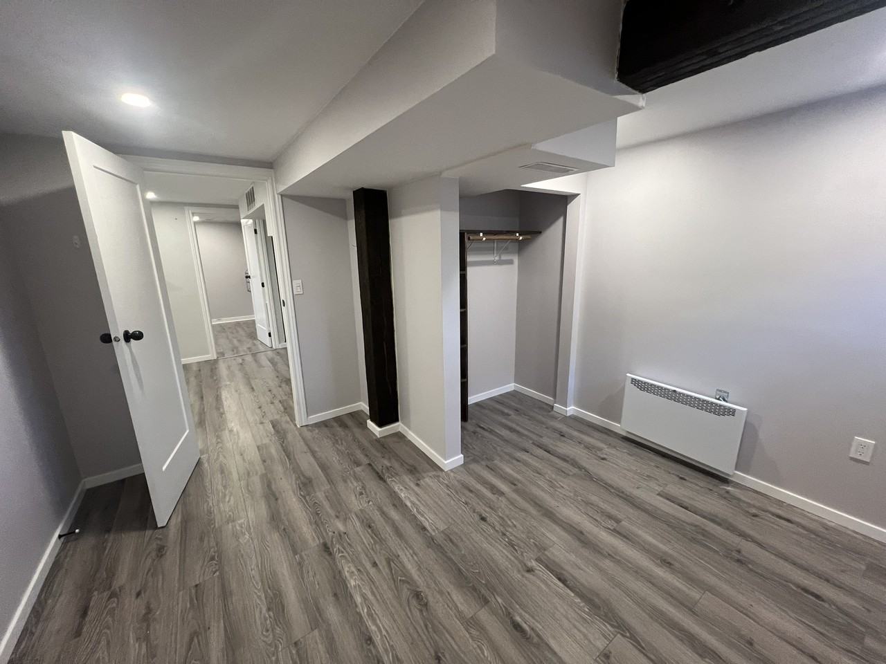 3007 39a St - Photo 3 of 14