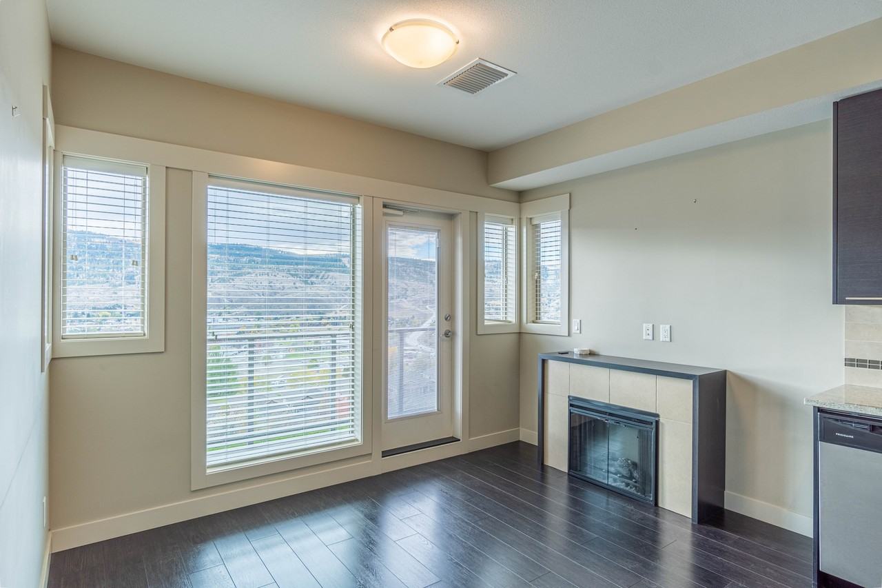 1040 Paloma #1 - Photo 3 of 10