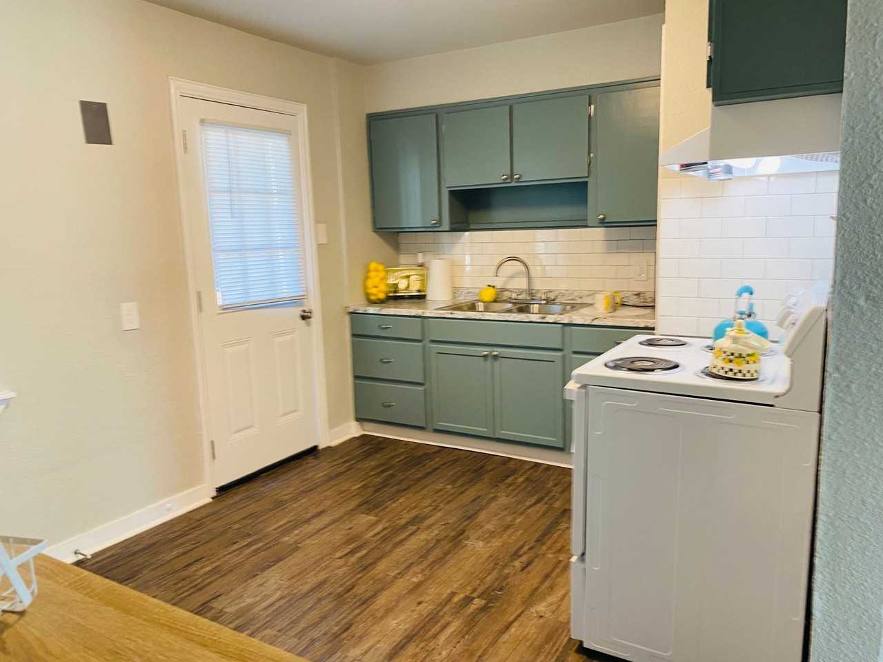 Elmwood Terrace Apartments - Photo 5 of 9