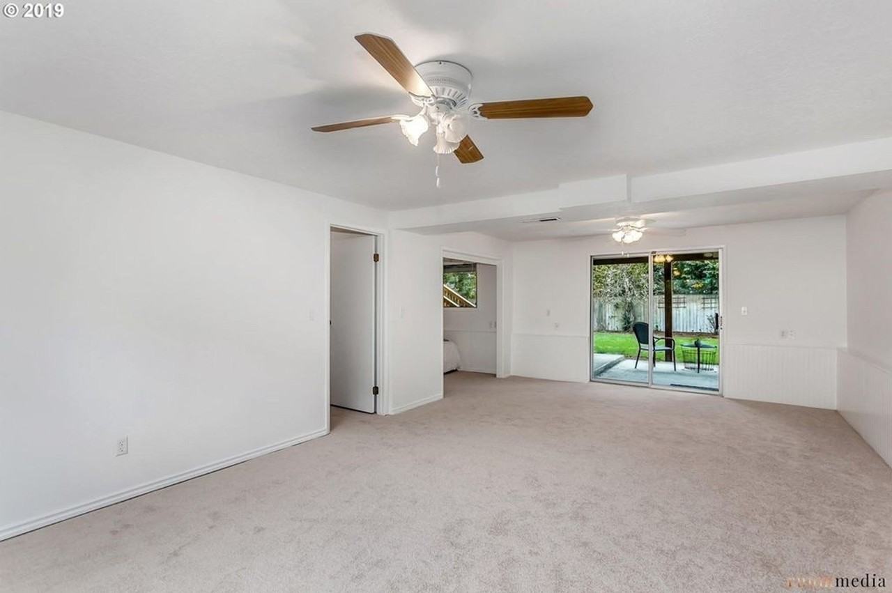 8205 Sw Laurel St - Photo 5 of 48