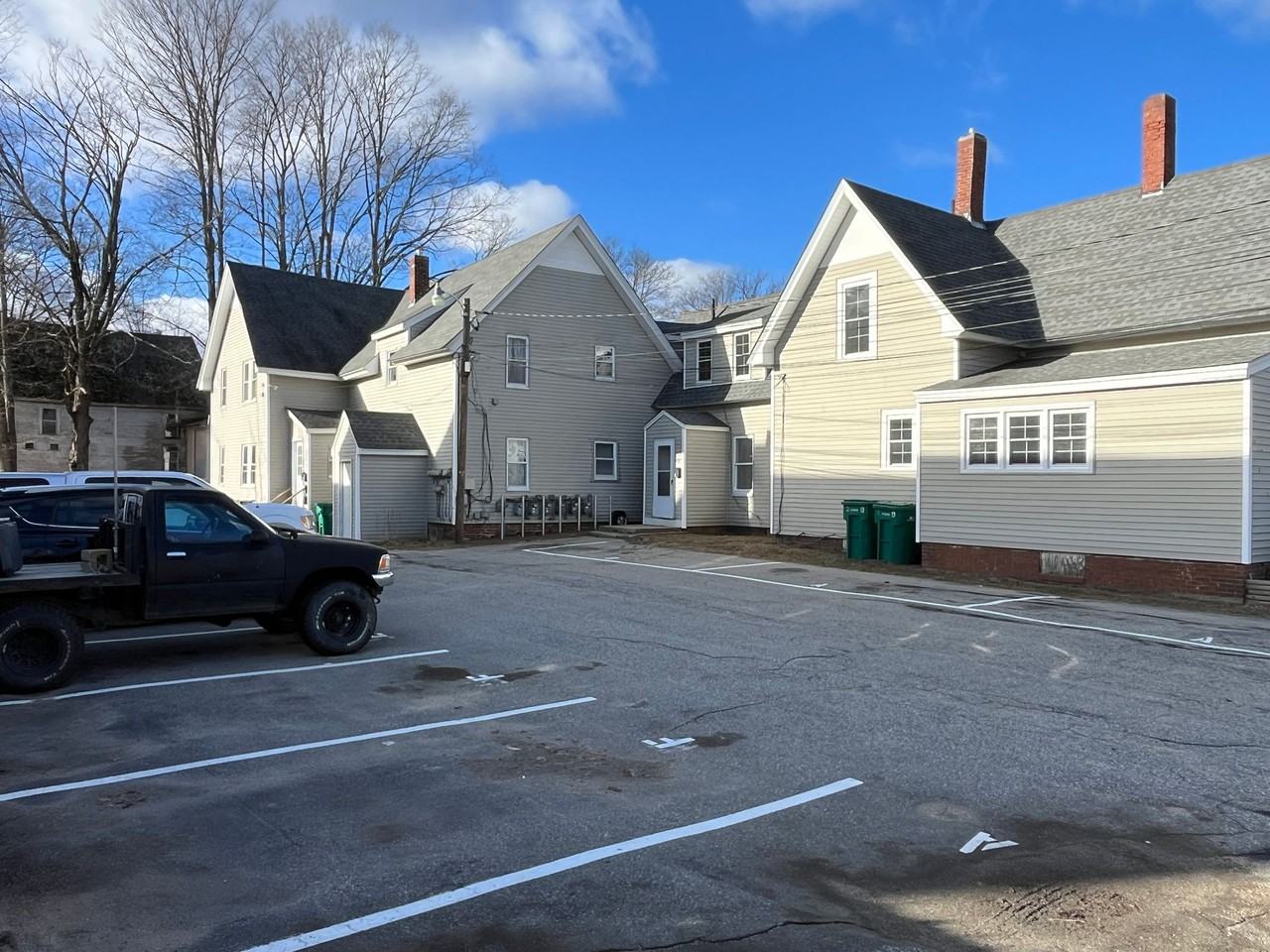 906 Portland Street - Photo 3 of 4