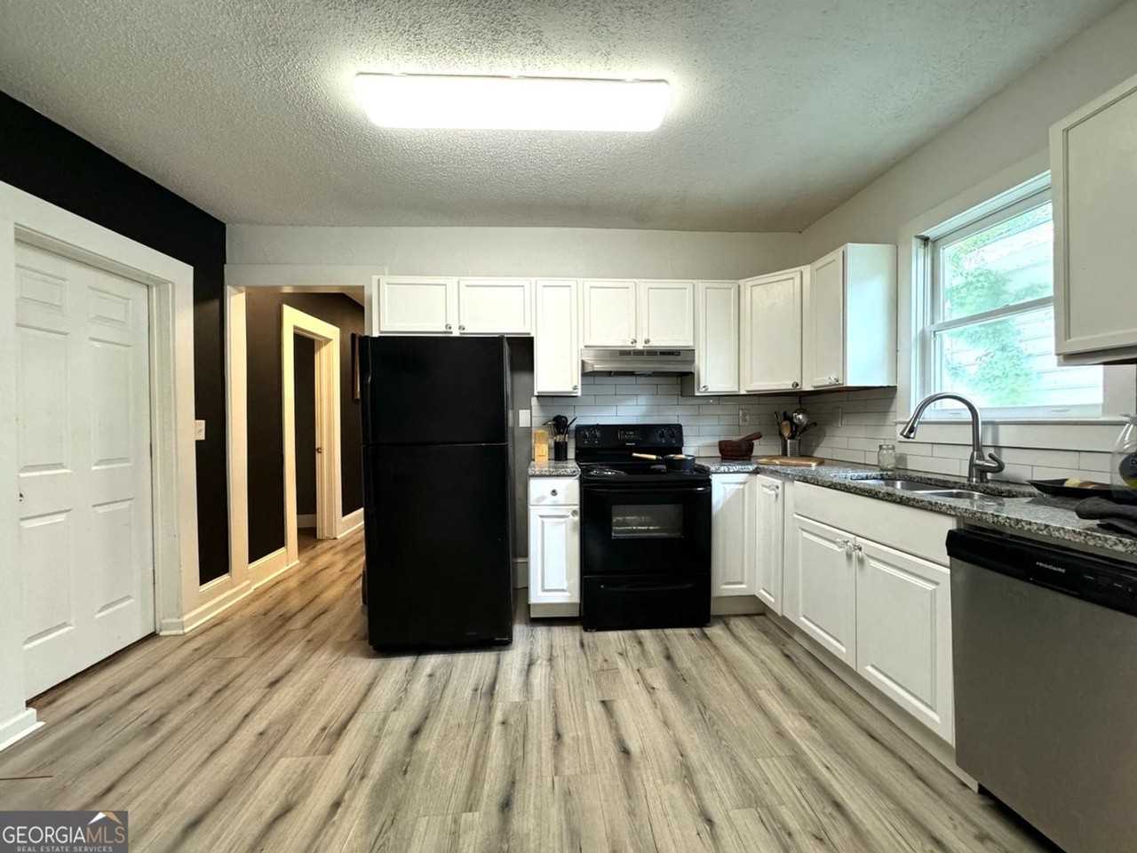 372 Griffin St Nw - Photo 5 of 35