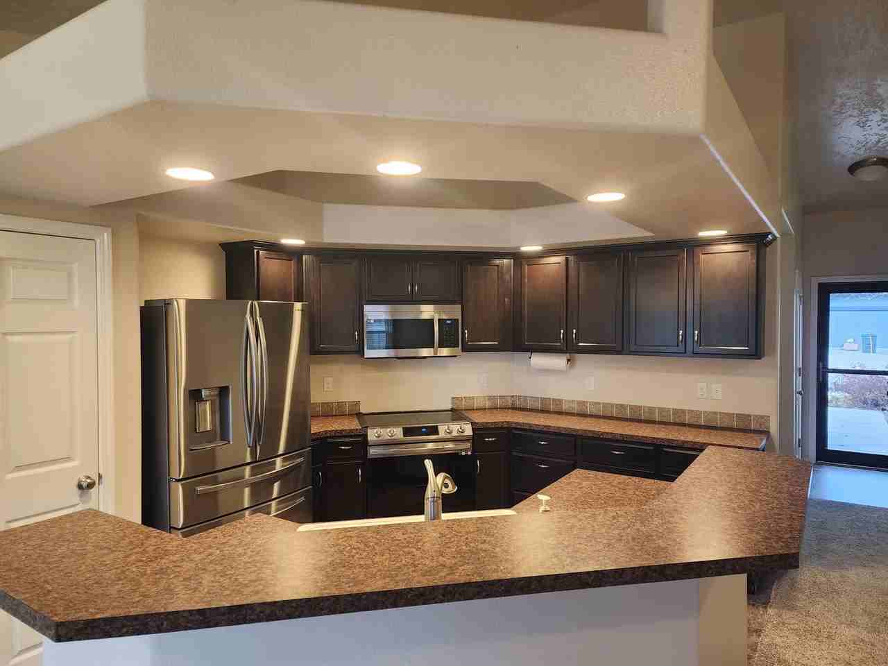 1998 N Van Dyke Ave - Photo 7 of 31
