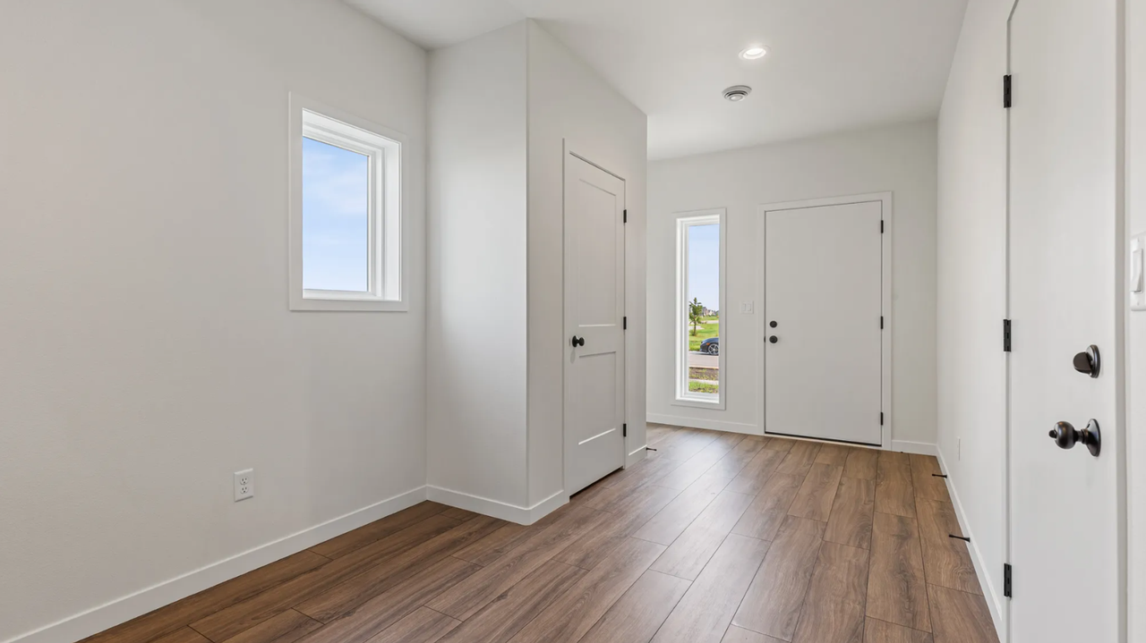 2733 12th St W - Photo 2 of 11