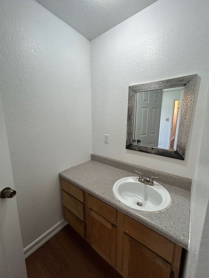 1513 Dutton Ave - Photo 2 of 10