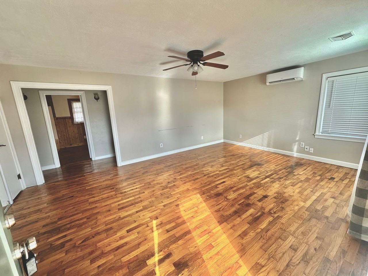 314 W 7th St - Photo 2 of 12