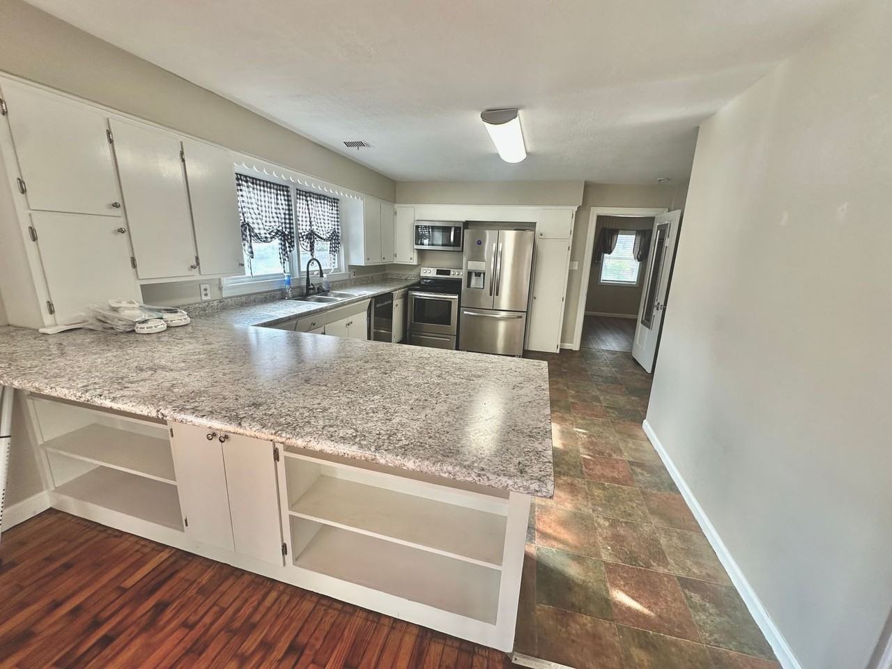314 W 7th St - Photo 3 of 12