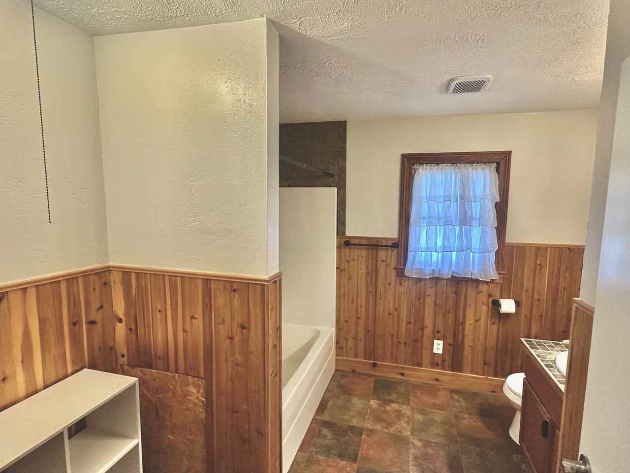 314 W 7th St - Photo 5 of 12