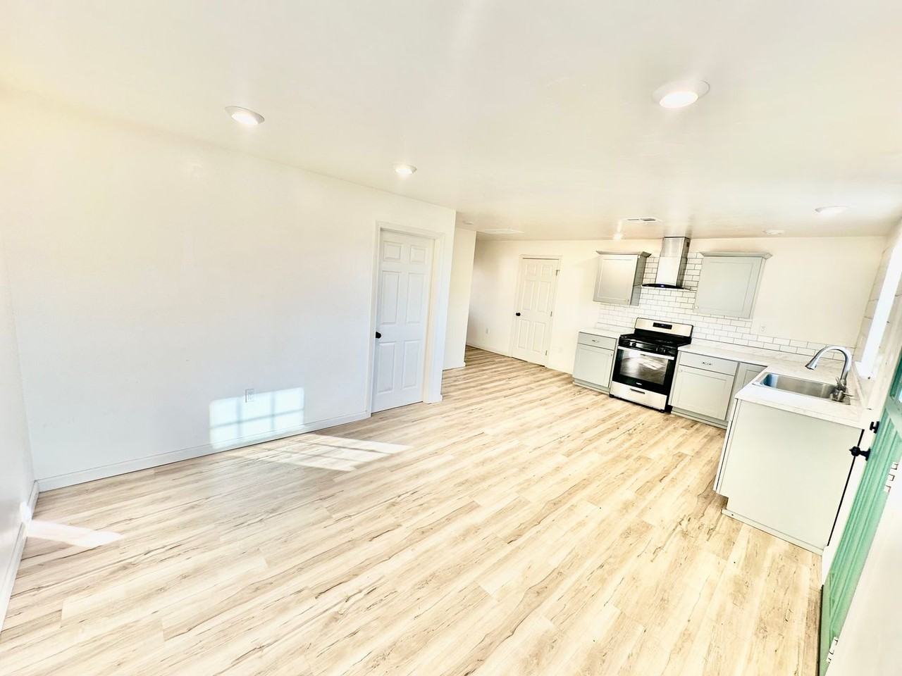 5012 W Olive Ave - Photo 4 of 19