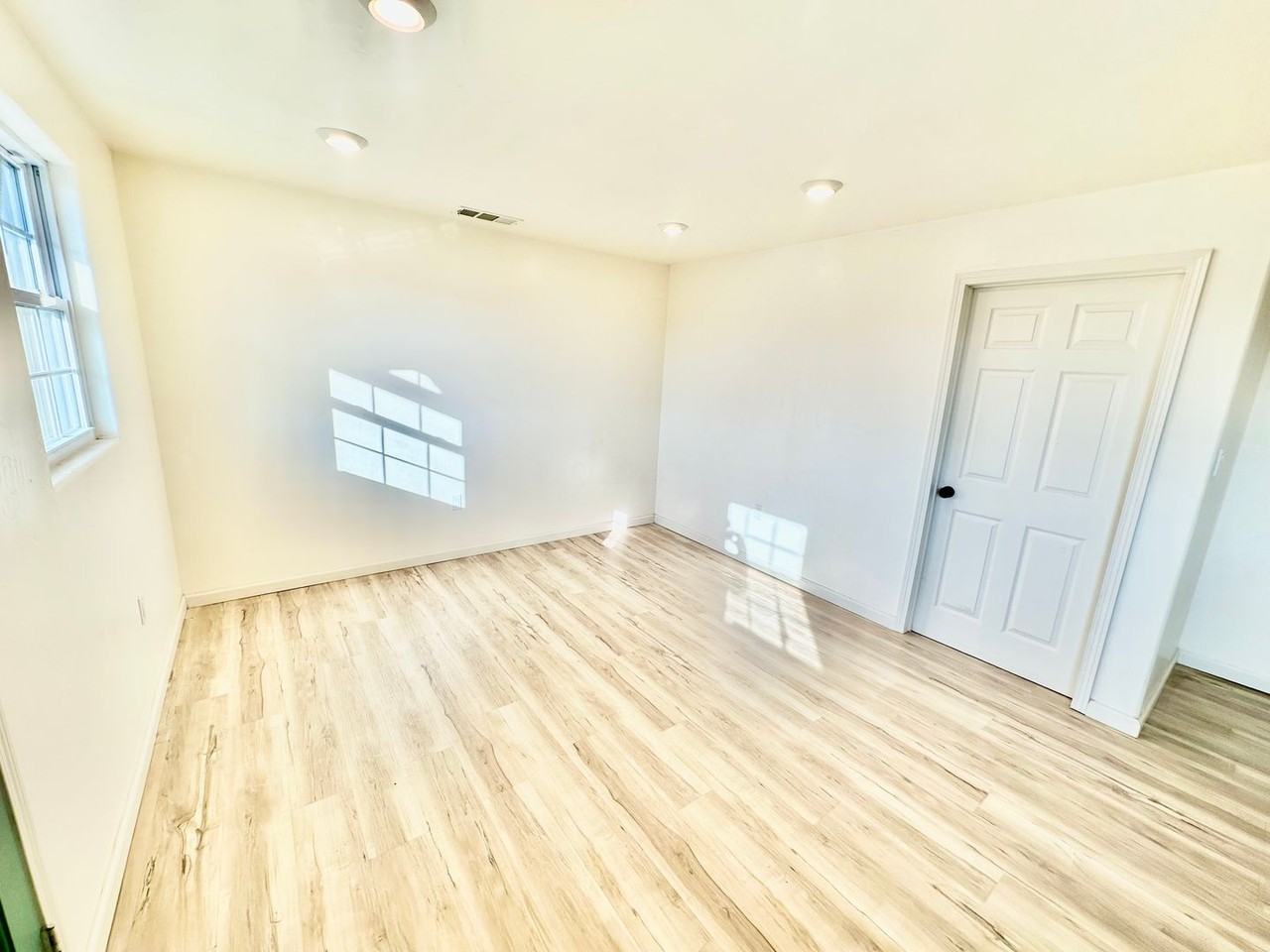 5012 W Olive Ave - Photo 5 of 19