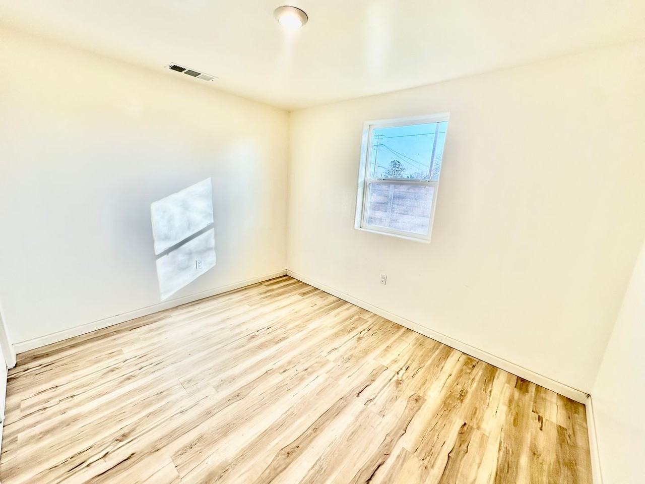 5012 W Olive Ave - Photo 7 of 19
