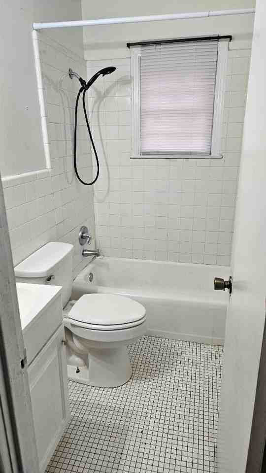 1263 Amelia Ave - Photo 2 of 8