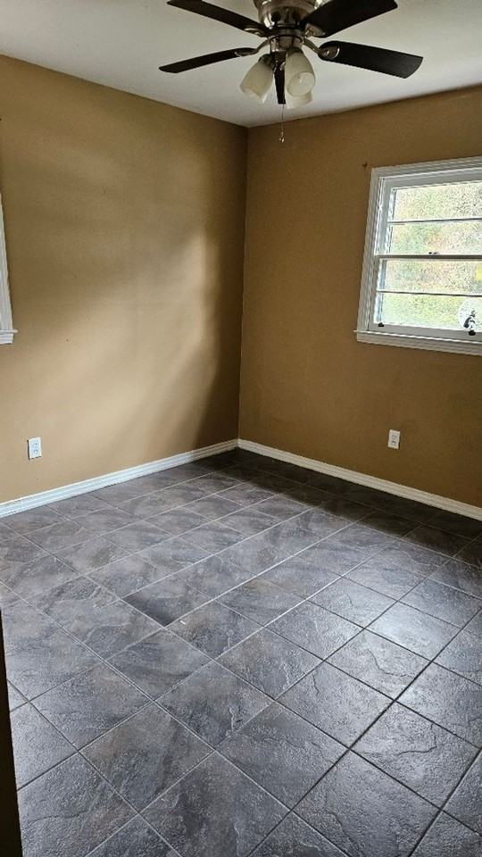 1263 Amelia Ave - Photo 5 of 8