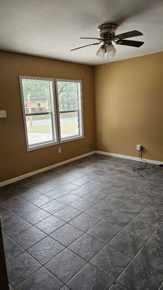 1263 Amelia Ave - Photo 6 of 8