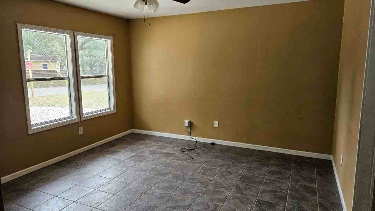 1263 Amelia Ave - Photo 7 of 8