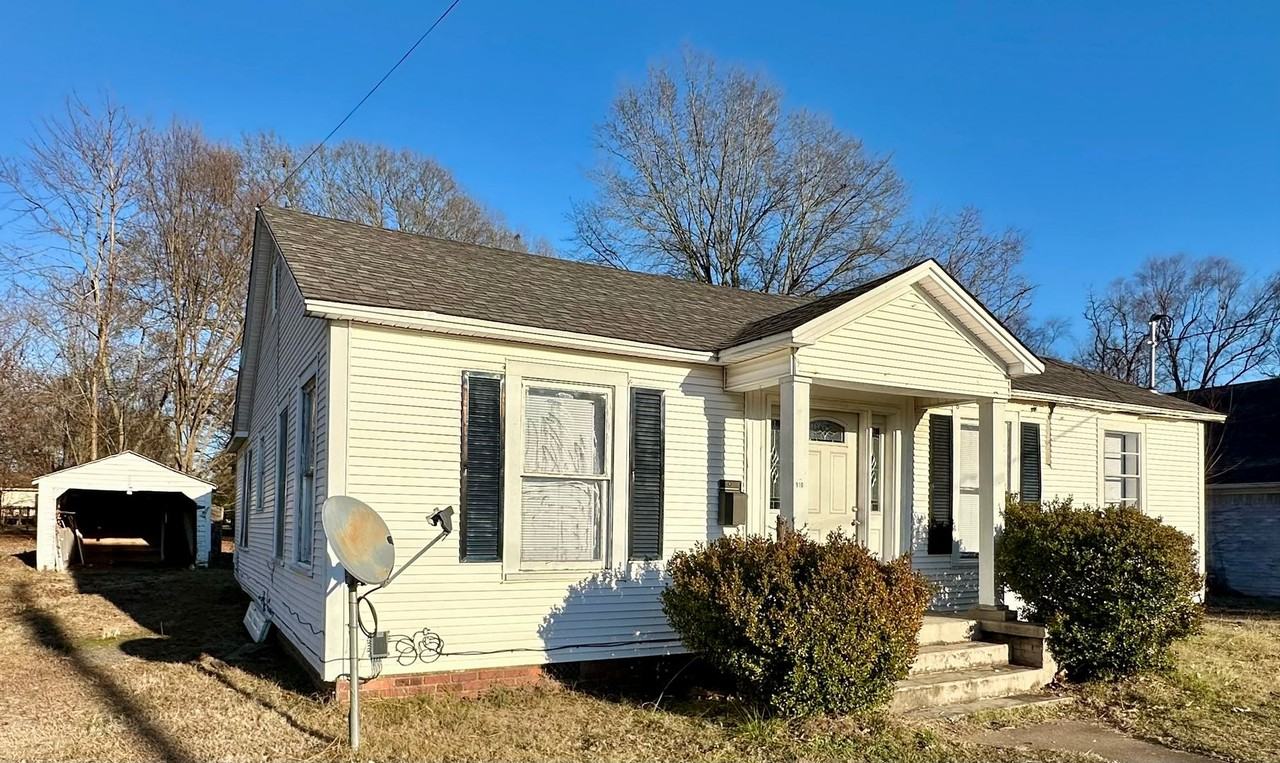 910 N 2nd St - Photo 2 of 12